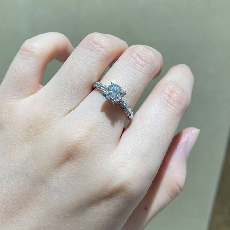 单头Women's RingS925银镀白金定制选款主石Moissanite1.0ct/副石高碳钻